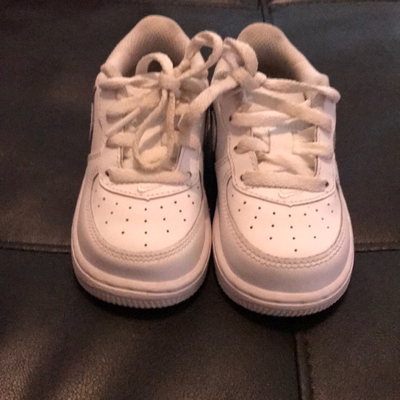 White Nike’s Toddler - Picture 4 of 5